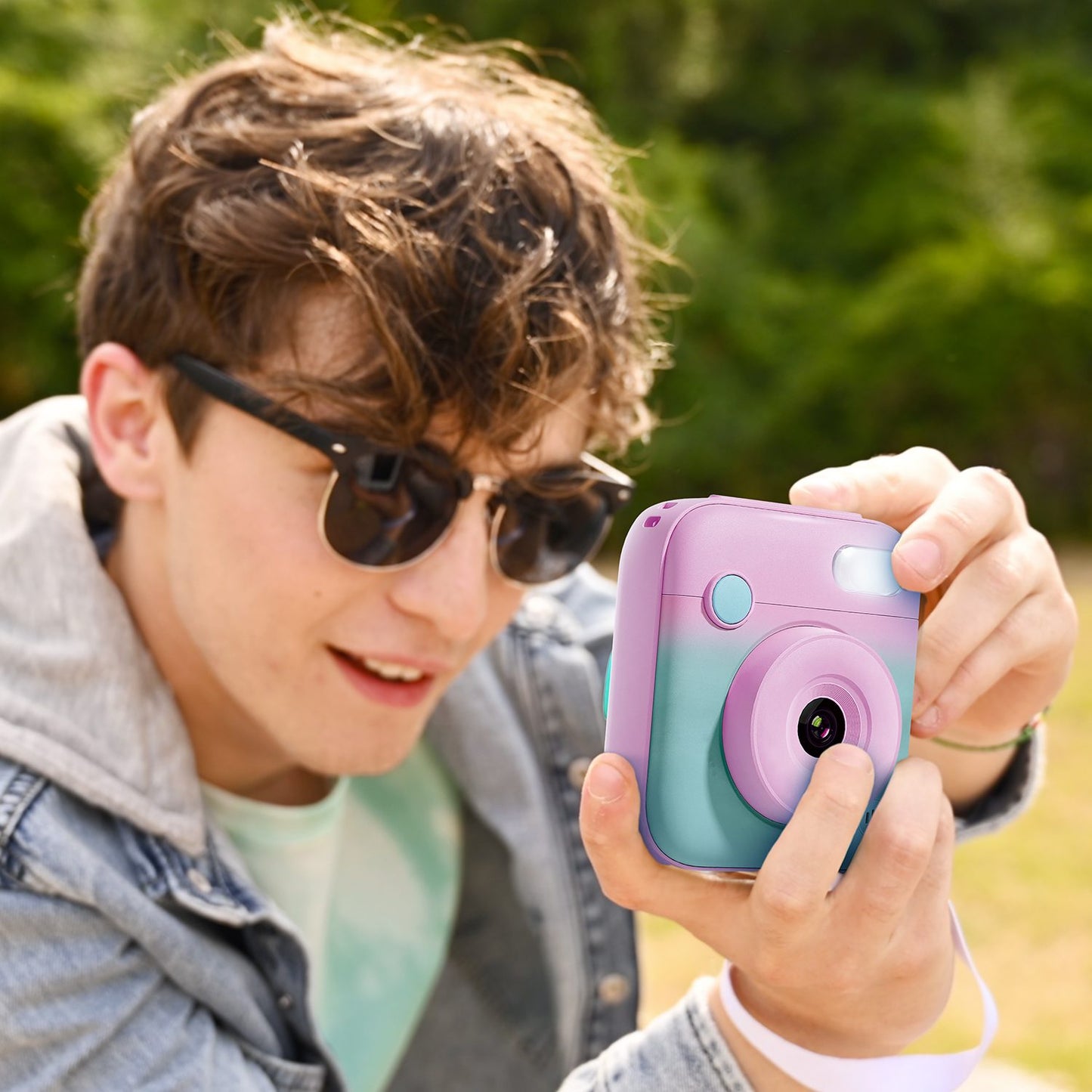 Instant Colour Printing Camera – Kind spielt damit – Canal Toys