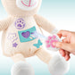 Canal Toys Magic Light Plush – Süßer Hase: Mit dem Lichtstempel wird ein Herzmotiv durch die Schablone auf dem Plüschhasen sichtbar.